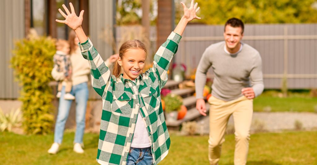 girl yard - English4Kids