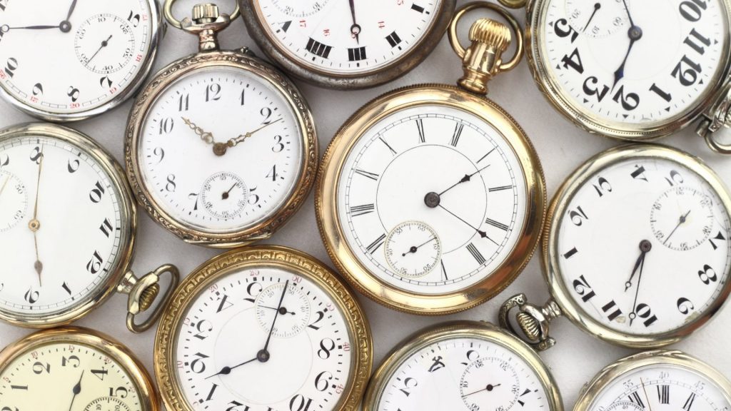 ¿Cómo pedir y dar la hora en inglés? - English4Kids