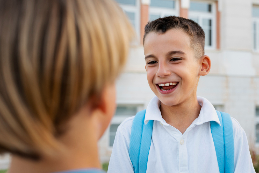niño conversando en ingles