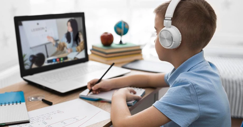 Boy laptop - English4Kids