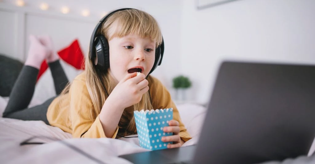 girl popcorn - English4Kids
